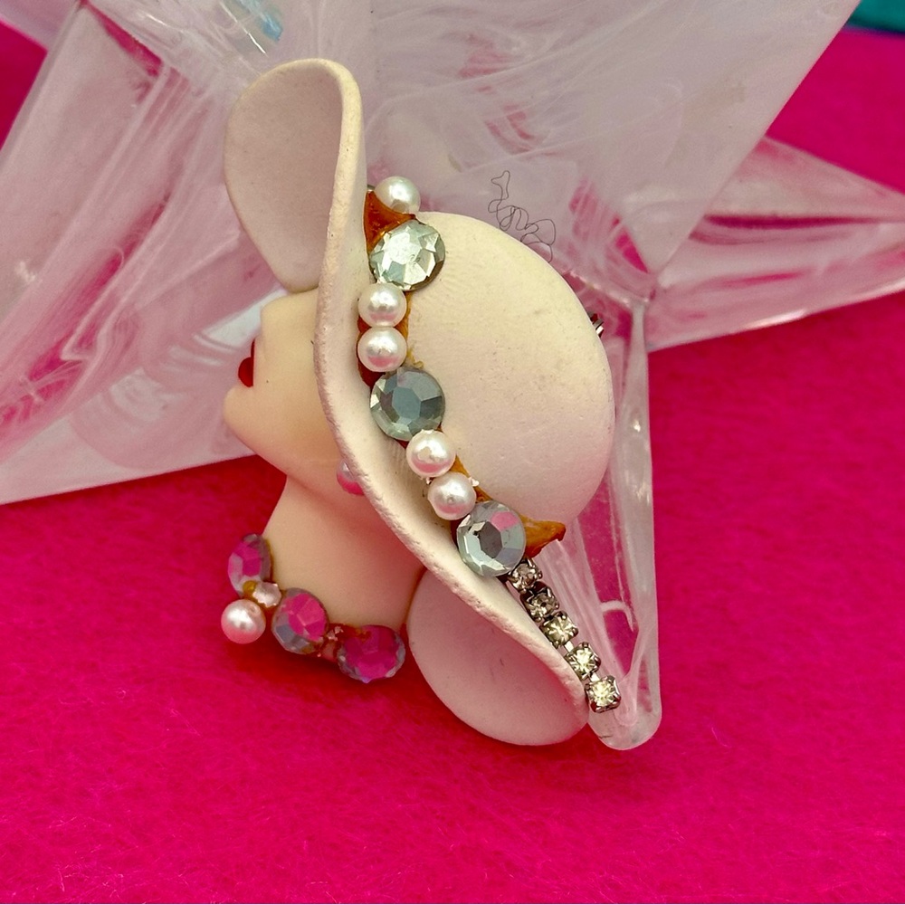 Vintage elegant lady's head brooch - Picture 4 of 6